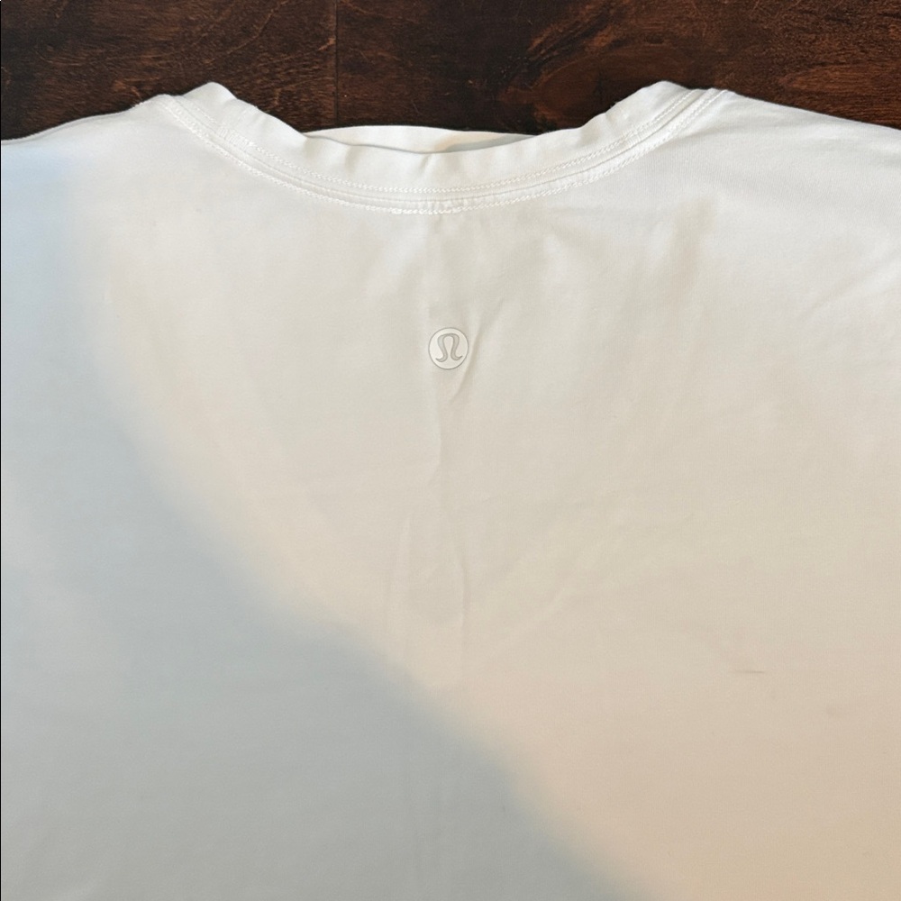 Lululemon White V-Neck Tee size 4 - Picture 2 of 3